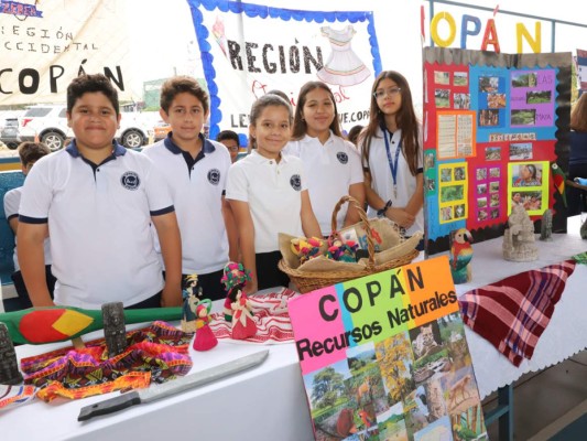 Macris School realiza Feria de Identidad Nacional