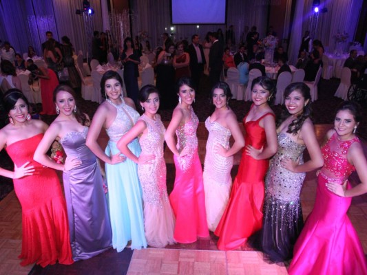 Gina Orellana, Karen Perla, Sarah Handal, Hassana Miralda, Gabriela Ponce, Cindy Posas, Allison Ramos, Alexandra Santos y Ana Reyes.