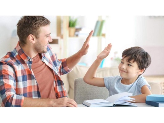 Mantenga el optimismo.<br/>Su perspectiva esperanzada servirá para que sus niños se sientan seguros que todo va salir bien.<br/>