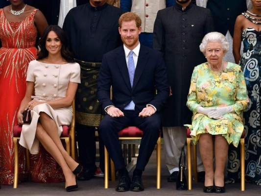 Los duques de Sussex asisten a evento junto a la reina Isabell II