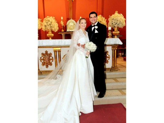 Nathalie Wolozny Pineda y su esposo Jacobo Emilio Handal Vesdiski. Foto: Gerson Alachán