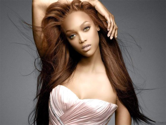 Tyra Banks <br/>La primera modelo afroamericana en aparecer en Sports Illustrated Swimsuit , Tyra Banks, la intimidaban en el colegio por ser demasiado alta y delgada. “Pasé momentos superincómodos. Yo no sabía ni qué decir o responder. Solo me atacaban, me ponían apodos, me insultaban. Por dicha nunca pasó a ser algo físico, pero de todas maneras me lastimaba mi autoestima. Ahora todo lo veo con una óptica diferente e intentó olvidar esos momentos desagradables que pasé en mi infancia y juventud'