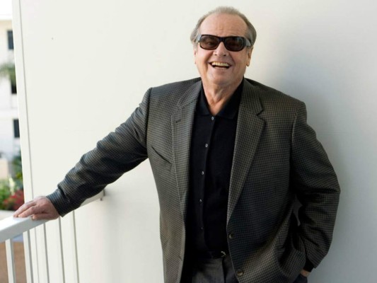Jack Nicholson. No supo la verdad hasta que la revista Time lo llamó para chequear una información. El tres veces ganador del Oscar al mejor actor vivía con su verdadera madre, a quien creía su hermana.