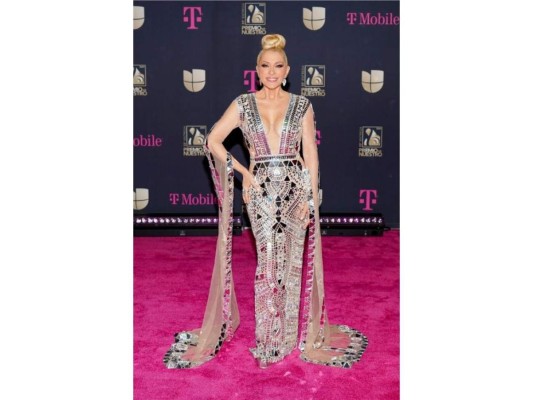 ¡Los mejores looks de Premios Lo Nuestro 2021!