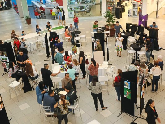 Exposición artística y pintura en vivo en Mall Multiplaza   