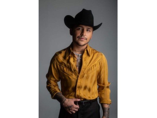 Christian Nodal lanza su esperado álbum “Ayayay! Versión Deluxe”  