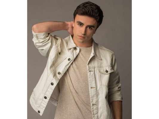 Itzan Escamilla <br/><br/>Este guapo actor español es muy conocido por su papel de Samuel García en la serie de Netflix Élite