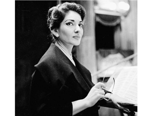 6. María Callas, fue una soprano griega nacida en Estados Unidos, está considerada una de las mejores sopranos de todos los tiempos. Asimismo trabajó con los más importantes directores de escena y orquesta del mundo.