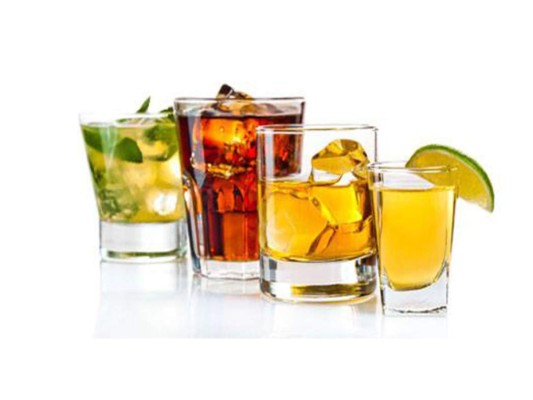 4. Evita bebidas alcoholicas al menos 48 horas después de tatuarte, el alcohol es un vasodilatador y puede dificultar tu proceso de sanación.