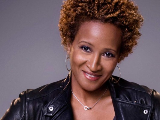 Wanda Sykes<br/>Diagnosticada con cáncer de mama en etapa temprana en su seno izquierdo en 2011, la actriz y comediante Wanda Sykes optó por una mastectomía doble para asegurar una vida saludable en el futuro.<br/>