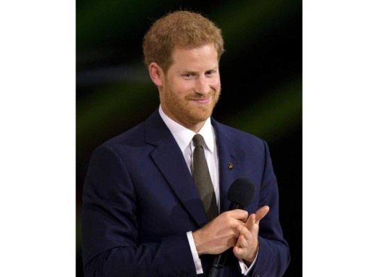 Enrique de Sussex sexto en la línea de sucesión al trono británico, a los 33 años de edad se comprometió tras varias citas amorosas.