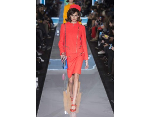 Moschino se inspira en Jackie Kennedy para su más reciente colección