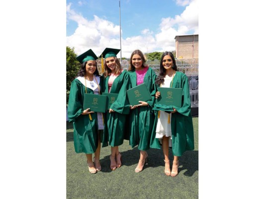 Valeria Solorzano, Ana Lobo, Cesiah Reyes y Giselle Lima