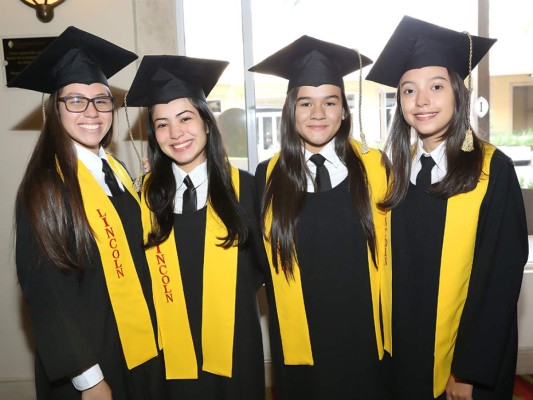 Firma de acta de Lincoln School generación 2017