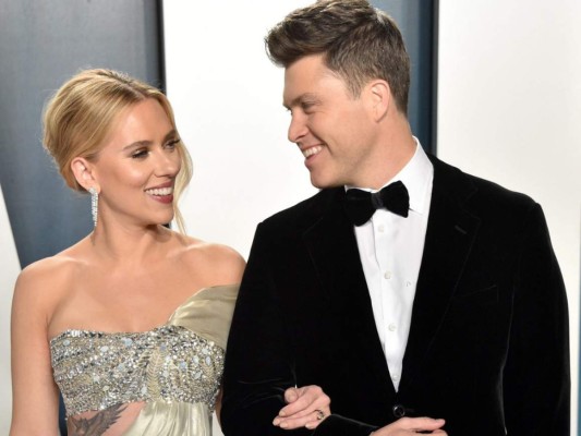 Scarlett Johansson y Colin Jost<br/>La superestrella de Marvel reveló que ella y Jost tuvieron un bebé llamado Cosmo.<br/>
