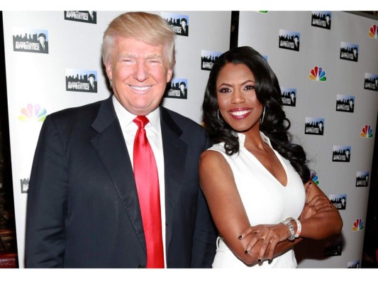 Donald Trump le dice “perra” a su ex asesora Omarosa Manigault