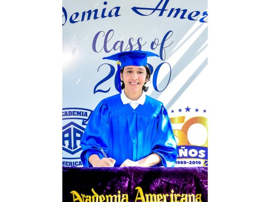 La graduación de la Academia Americana