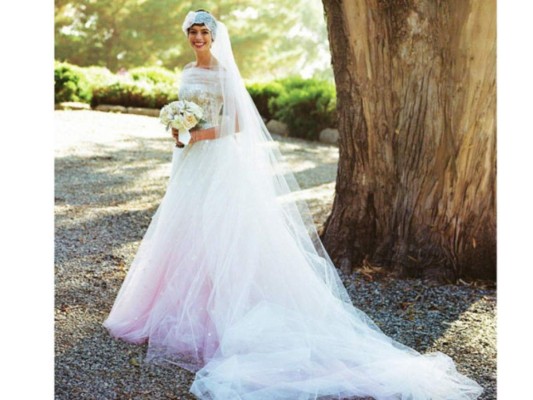 La casa de moda italiana también fue la encargada de diseñar el Wedding Dress de la intérprete.