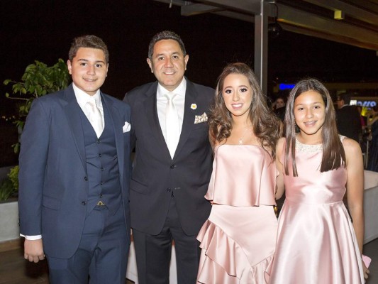 Así disfrutaron los novios José Eduardo Tinoco y Giselle Rojas su boda civil