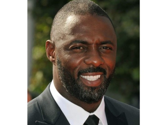 Idris Elba<br/><br/> Me siento bien, no tengo síntomas hasta ahora, pero he estado aislado desde que descubrí mi posible exposición al virus. Escribió el actor británico en su cuenta de Twitter, confirmando que tiene Coronavirus.<br/><br/>