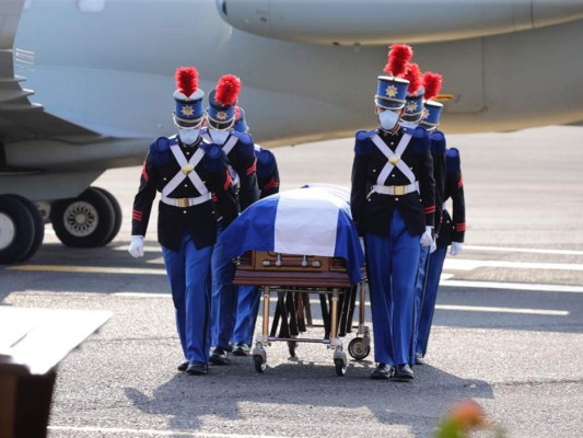Reciben con honores el cuerpo del ex-presidente Rafael Leonardo Callejas