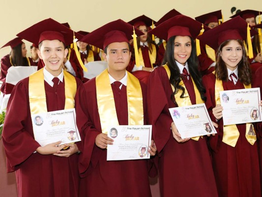 Entrega de títulos Mayan School II parte