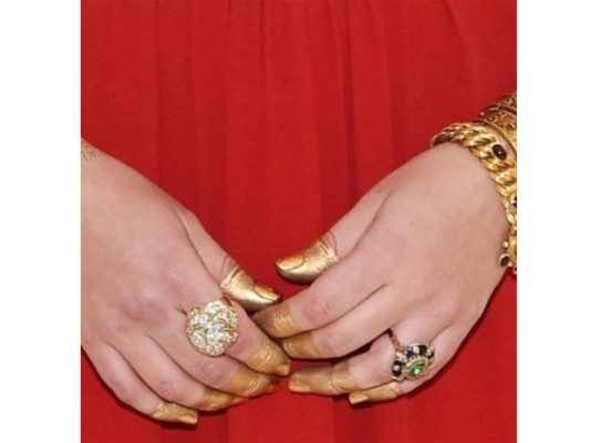 Katherine Langford hechas por Steph Stone Nails