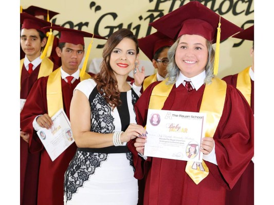 Entrega de títulos Mayan School II parte