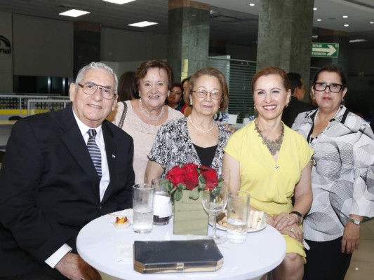 Brindis por Martha Susana Oviedo