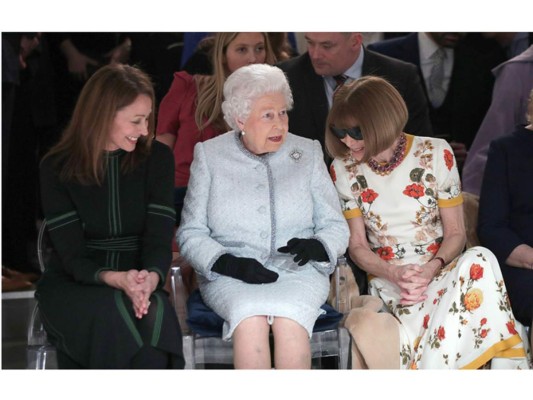 La Reina Isabel y Anna Wintour juntas en el London Fashion Week