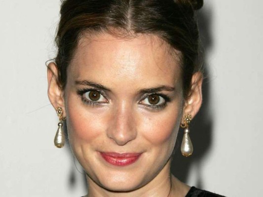 Ser madre le resultaría difícil compaginar con su carrera actoral ha declarado Winona Ryder<br/>