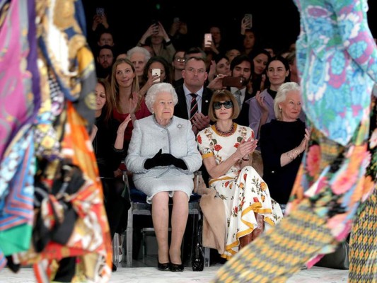 La Reina Isabel y Anna Wintour juntas en el London Fashion Week