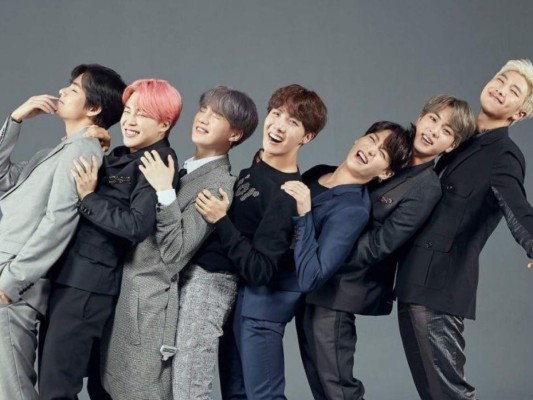 Luego de debutar empezaron a ganar seguidores en redes sociales. Crearon su propio canal en YouTube, BANGTANTV y su blog en donde comenzaron a publicar algunas de las canciones, y así poco a poco fueron creando otras cuentas en redes sociales que les permitieron estar más cerca de sus fans.
