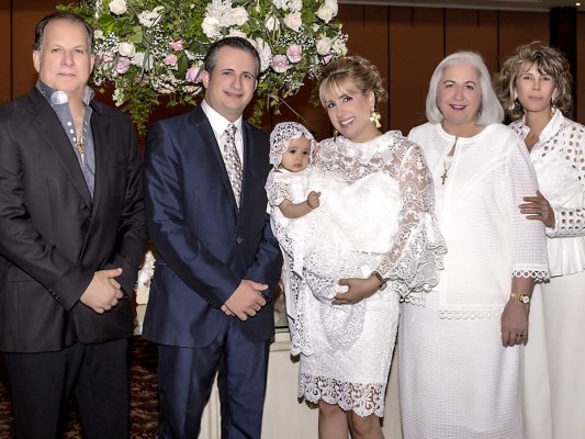 Alegre brunch por la nueva cristiana&nbsp;&nbsp;