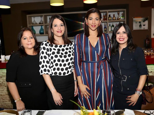 Las damas disfrutaron de una exquisita tarde de Té en Café Honoré (fotos: cortesía Hector Hernández)