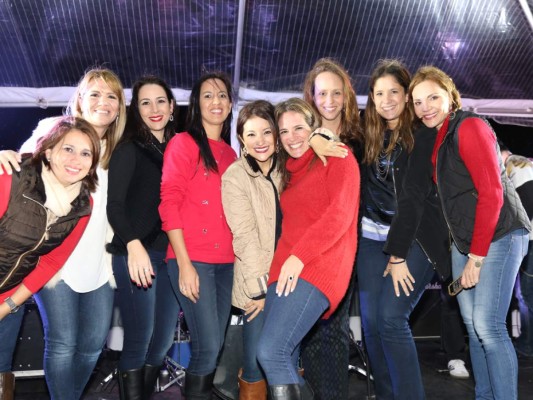 Bianka Lagunes, Nashua Sabillón, Paola Rietti, Vanessa Preza, Francis Wagui, Pia Batres, Carla Montealegre y Cathy Vega