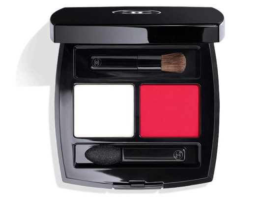 Hidratación y color. Un dúo inédito compuesto por un bálsamo hidratante y unos polvos pigmentados que ofrecen una intensidad modulable, disponibles en tres tonos by Chanel
