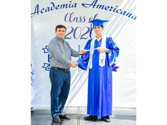 La graduación de la Academia Americana