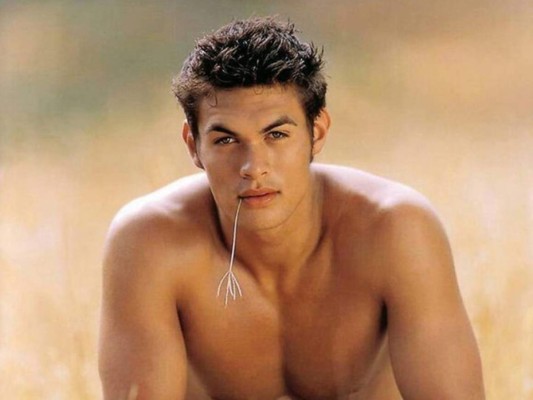 Como muchos famosos comenzó su carrera modelando desde su adolescencia