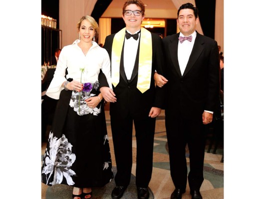 Prom: Seniors 2019 de la Discovery School fueron homenajeados con elegante velada