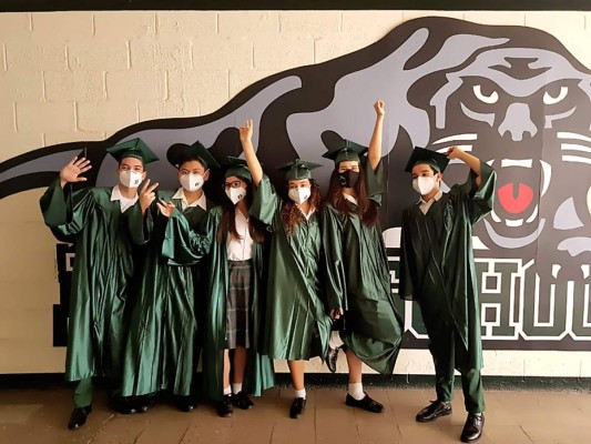 Eduardo Valerin, José Osorio, Ariana Tosta, Samantha López, Aline Sierra y Sebastian McCormick