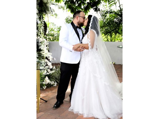 Muy enamorados Javier y Mónica