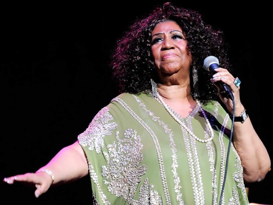 28-Aretha Franklin: reina del soul, murió el 16 de agosto a los 76 años a causa de cáncer en el páncreas.