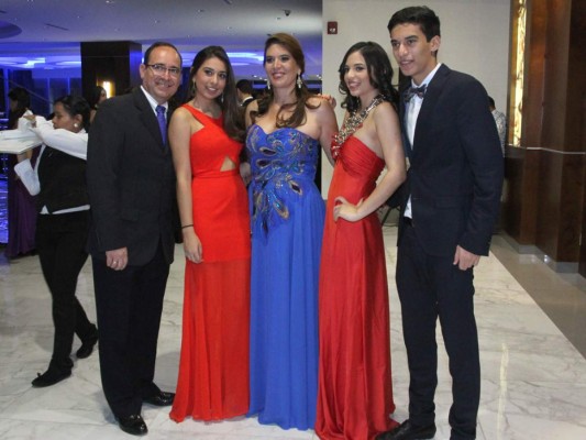 Carlos, Isabella, Ana, Cristina y Gerardo Ramírez.