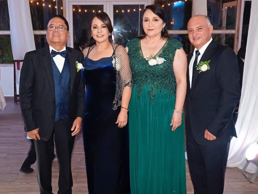 Angel Mencía y Tania Portillo celebran su boda eclesiástica