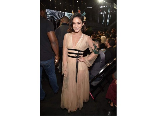 Los 8 looks de Vanessa Hudgens en los Billboard Music Awards