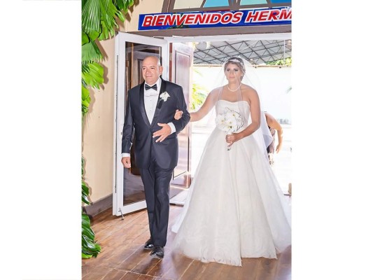 Jorge Rodríguez y Andrea Gabrie se casan en Tela  