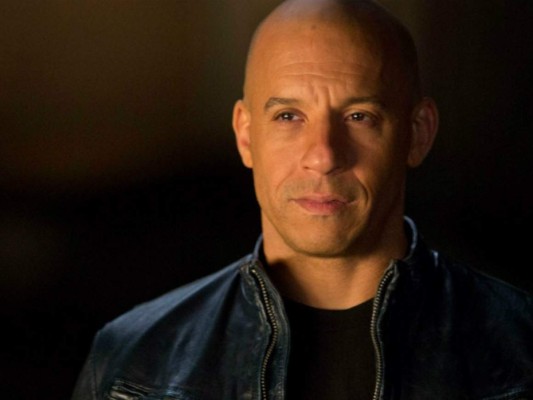 Ya se estrenó la novena entrega de la famosa saga Rápidos y Furiosos, y el filme ha dejado mucho de qué hablar, sin embargo, lo que se volvió tendencia en redes sociales fue la gran cantidad de bromas que han hecho referentes a Toretto y su concepto acerca de la fortaleza que tiene la familia. Aquí te dejamos los algunos memes virales.