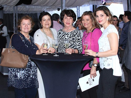 Gema Racciatti, Elena Larios, Suyapa Kattán, Marlen Chahín y Karla Ayala.