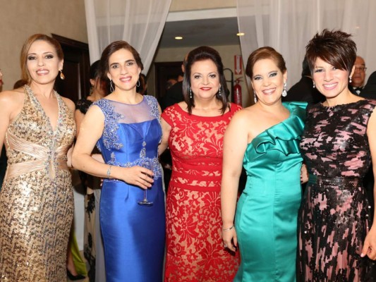 Koritza Goméz de Pérez, Giselle Afura de Bueso, Ana Lourdes Vasquéz de López, Wendy Sansur y Gladis Gonzaléz
